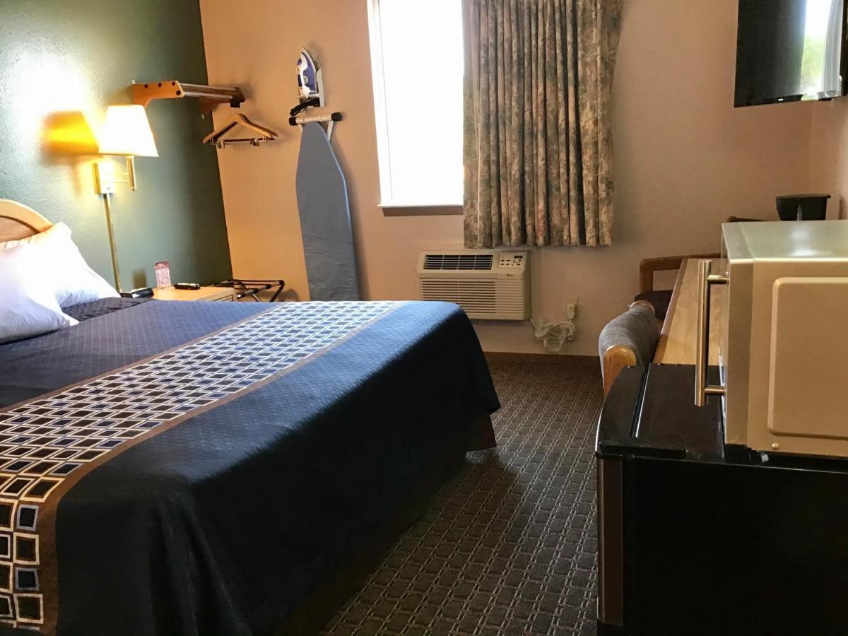 Travelodge By Wyndham Worland Extérieur photo